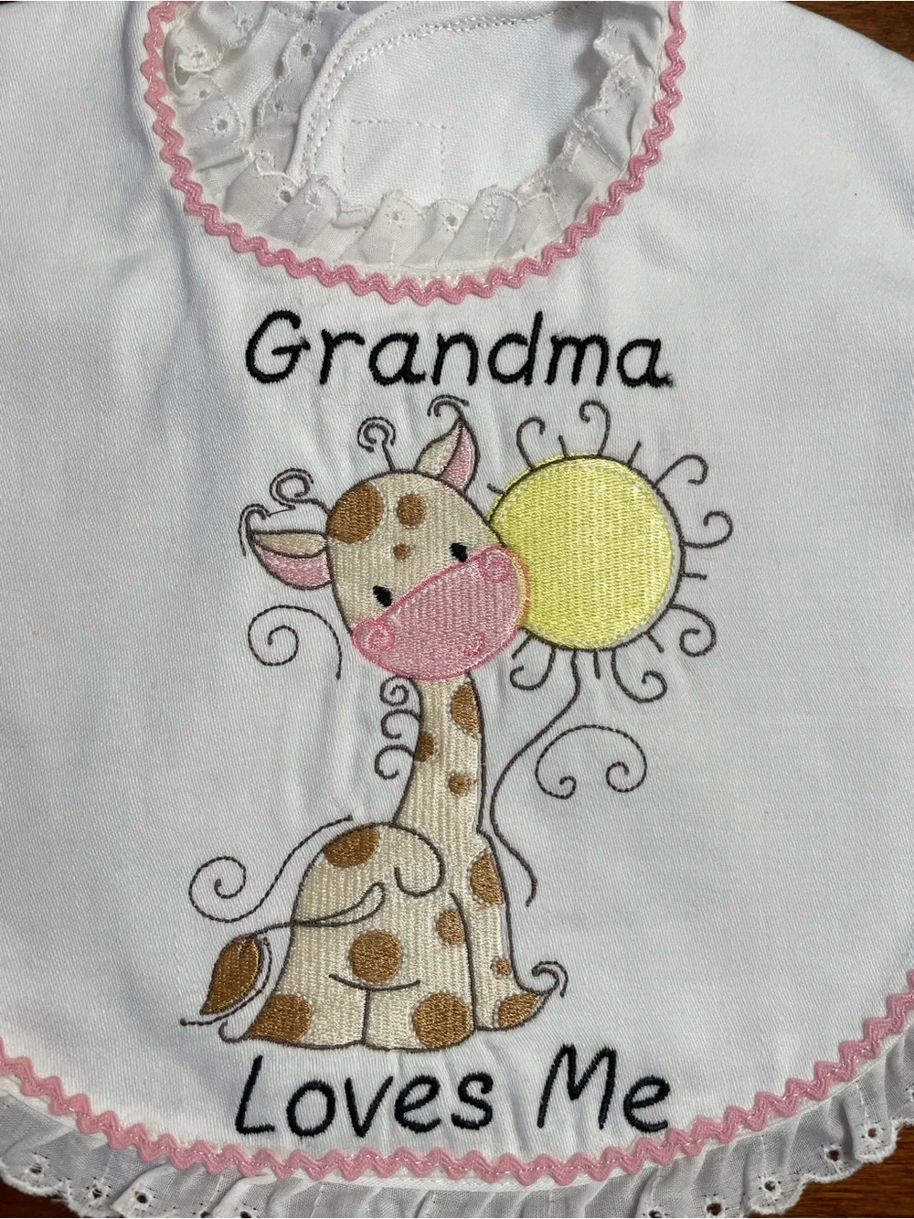 Beautiful  Baby’s Bib With Grandma Loves Me Embroidery New